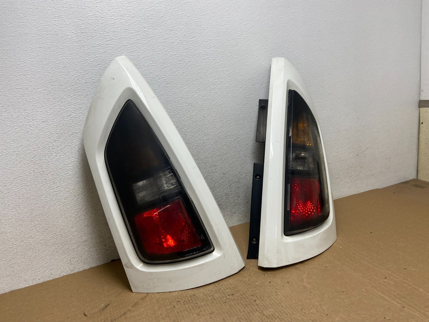 2010 to 2011 Kia Soul Left Driver LH Side Tail Light AG05272