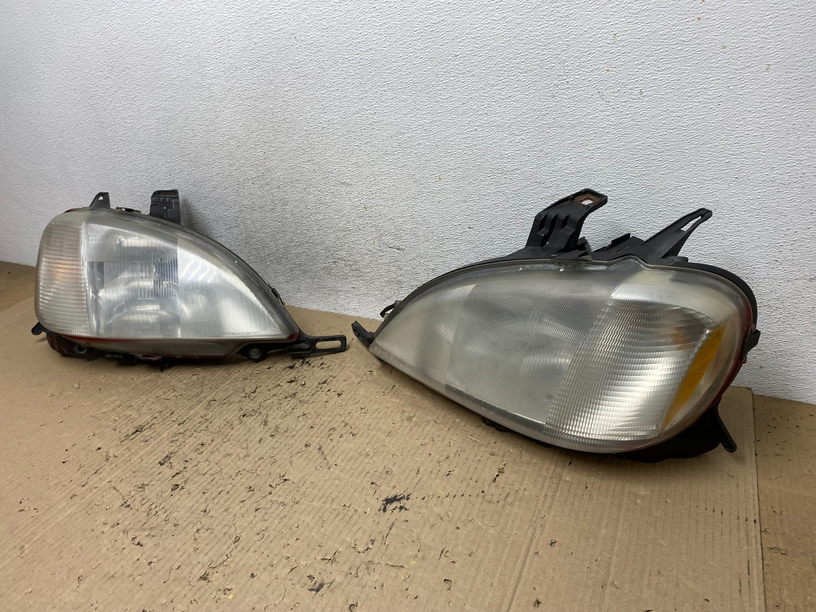 1998 to 2001 Mercedes ML320 ML-Class Left+Right Halogen Headlights AF7196 DW1