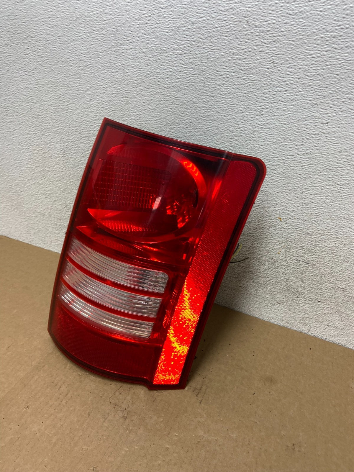 2008 - 2010 Chrysler Town And Country Right Passenger Tail Light AF9571 DW1