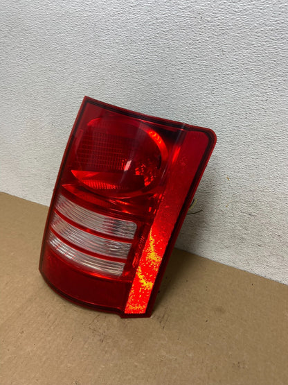 2008 - 2010 Chrysler Town And Country Right Passenger Tail Light AF9571 DW1
