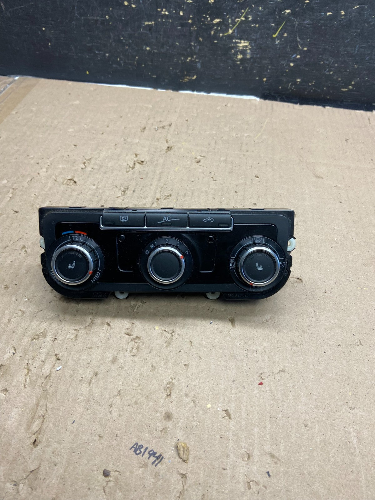 2009 - 2011 Volkswagen CC Center Climate Control Panel AC Heater ab5374 DG0