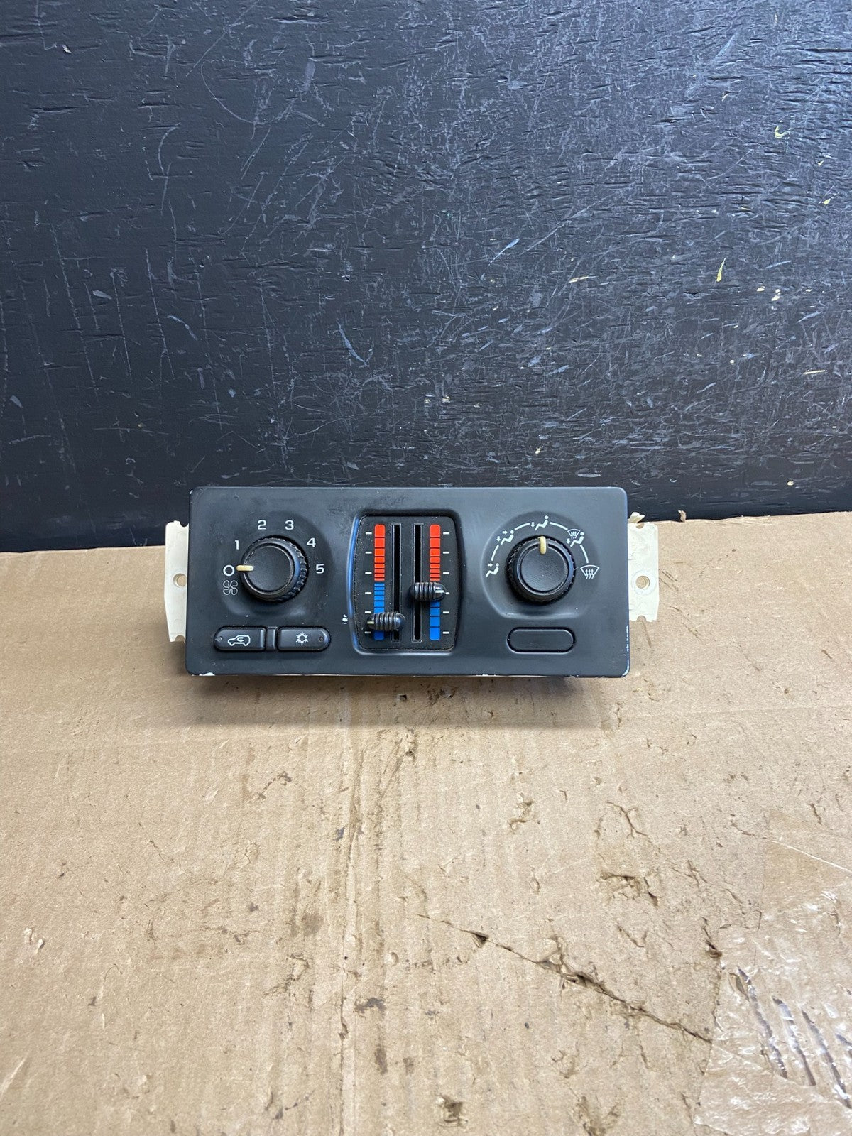2003 to 2006 Chevrolet Silverado HVAC Heater Climate Control Module AE2045 DG0