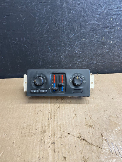 2003 to 2006 Chevrolet Silverado HVAC Heater Climate Control Module AE2045 DG0
