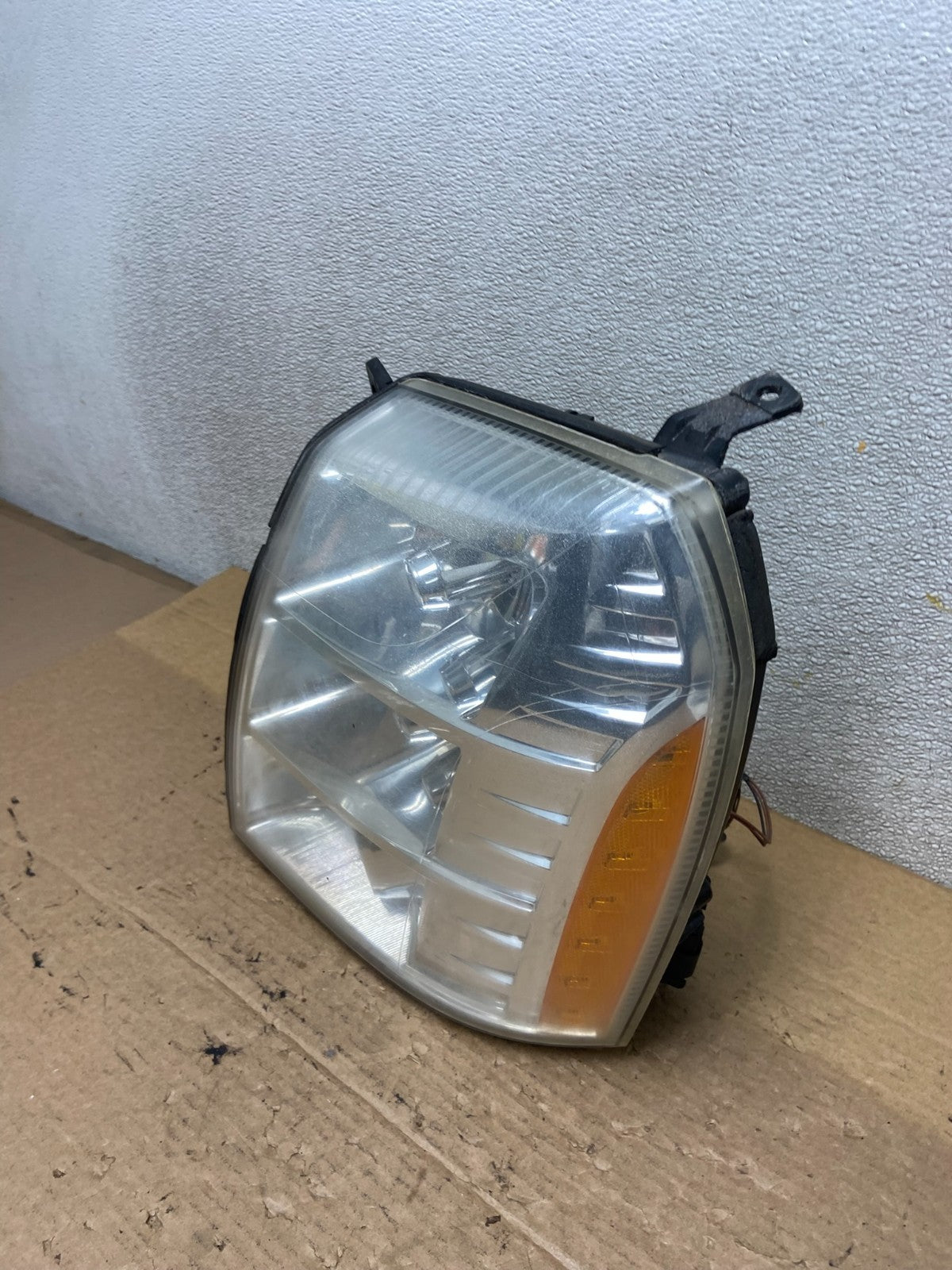 2007 - 2014 Cadillac Escalade Left Driver LH Side Xenon HID Headlight AB3326 DW1