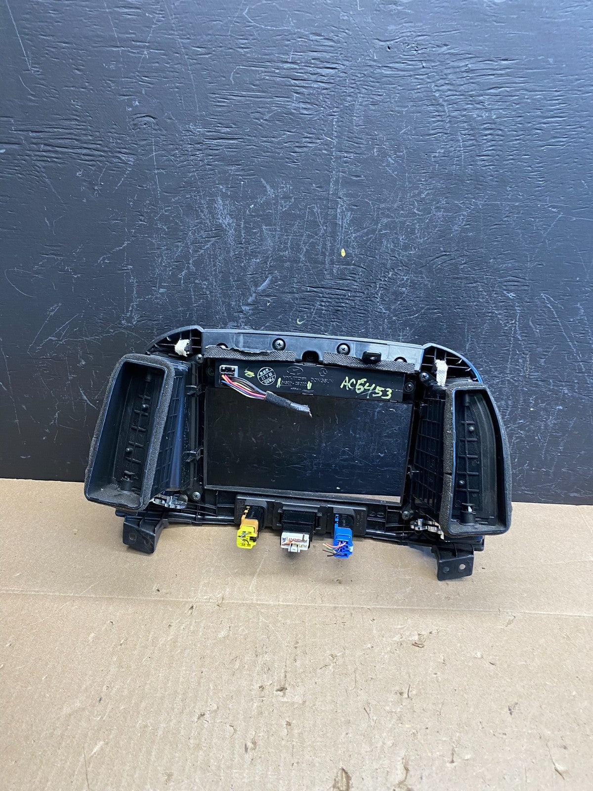 2007 to 2012 Hyundai Santa Fe Center Air Vent A/C Clock Bezel Trim ac6453 DG4