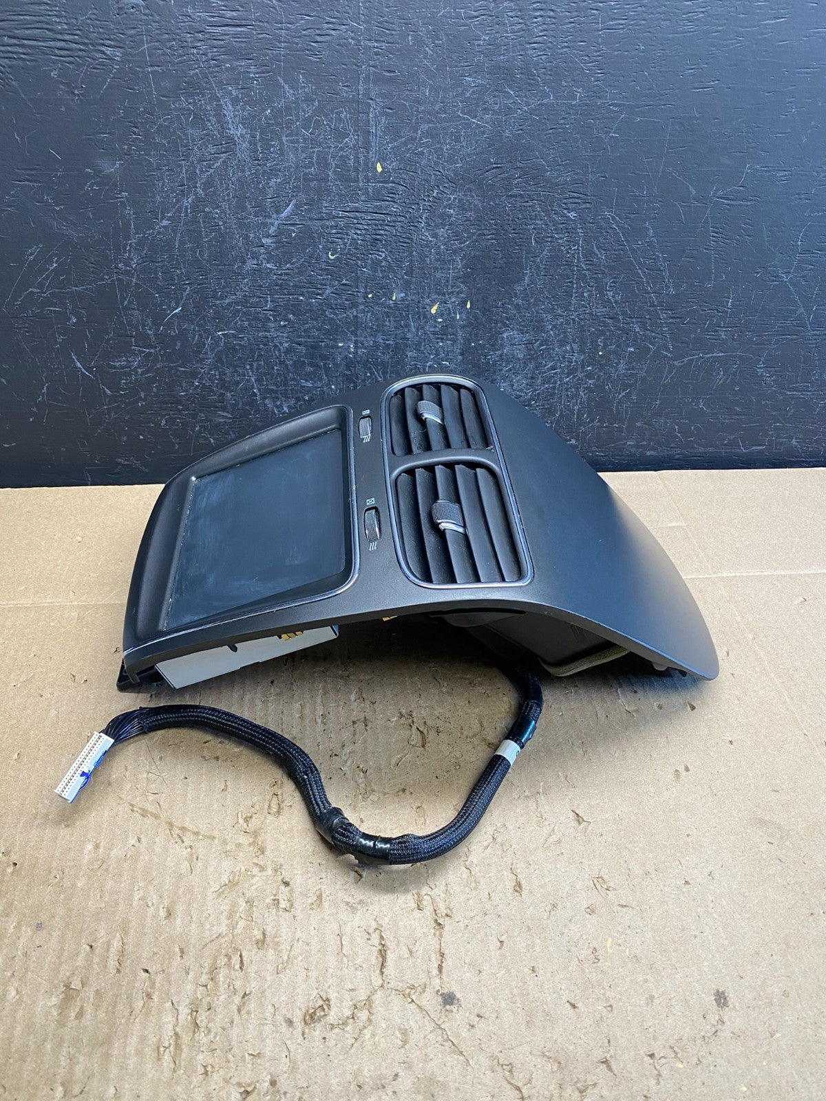 2011 to 2019 Dodge Journey 8.4 Radio Display Screen Air Vents AC9142 DG1