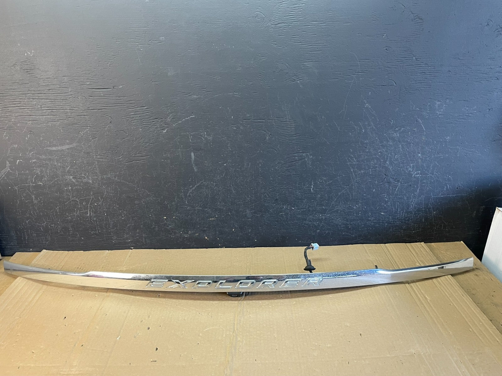 2011-2014 Ford Explorer Rear Tailgate Gate Trim Molding With Camera OE AC9768 DG0