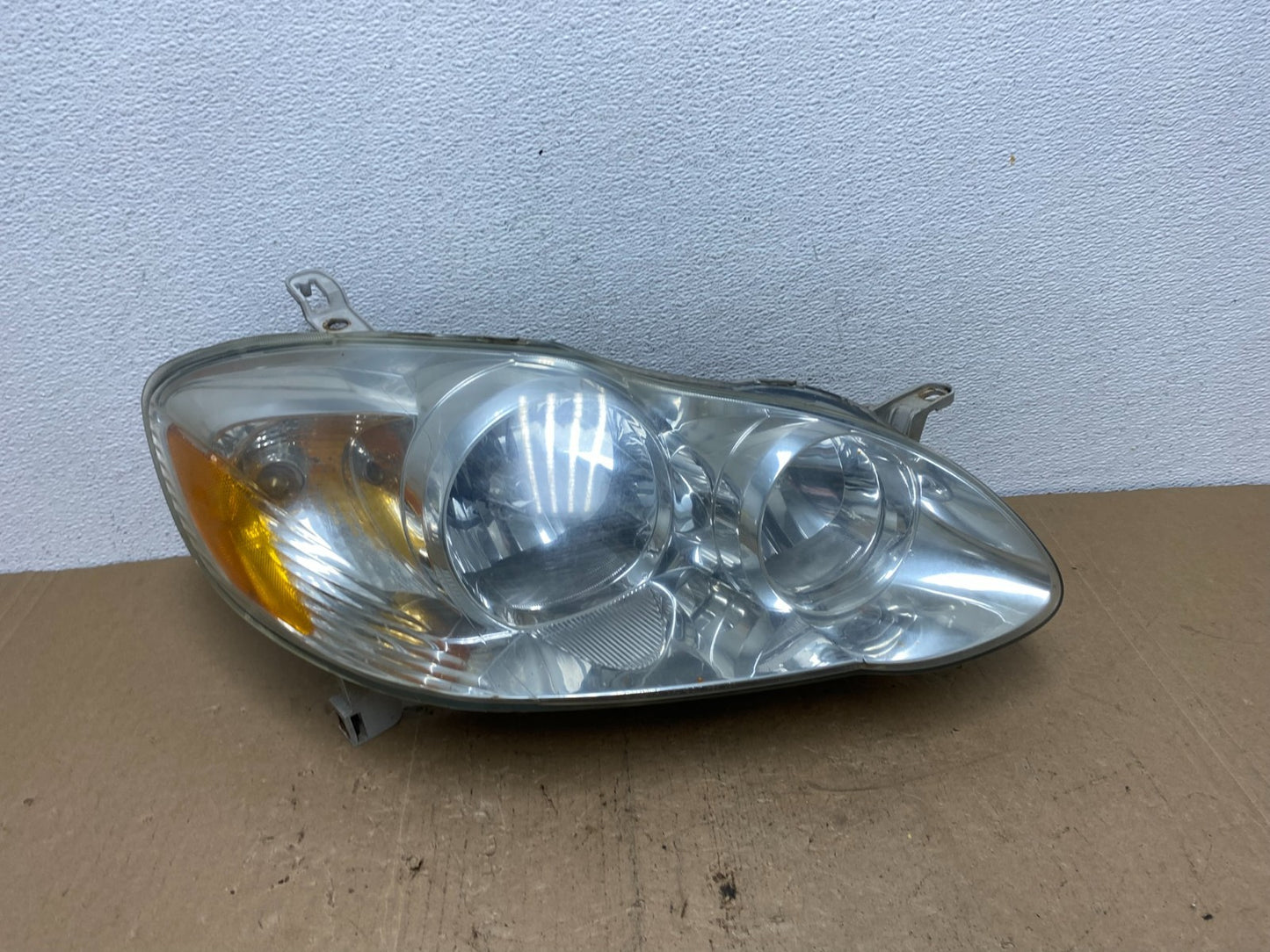 2005 to 2008 Toyota Corolla Right Passenger RH side Headlight AC5877 DW0