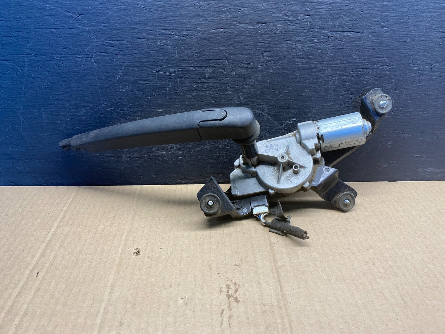 2016 - 2018 Kia Sorento Rear Glass Windshield Wiper Motor AC0869 DG0