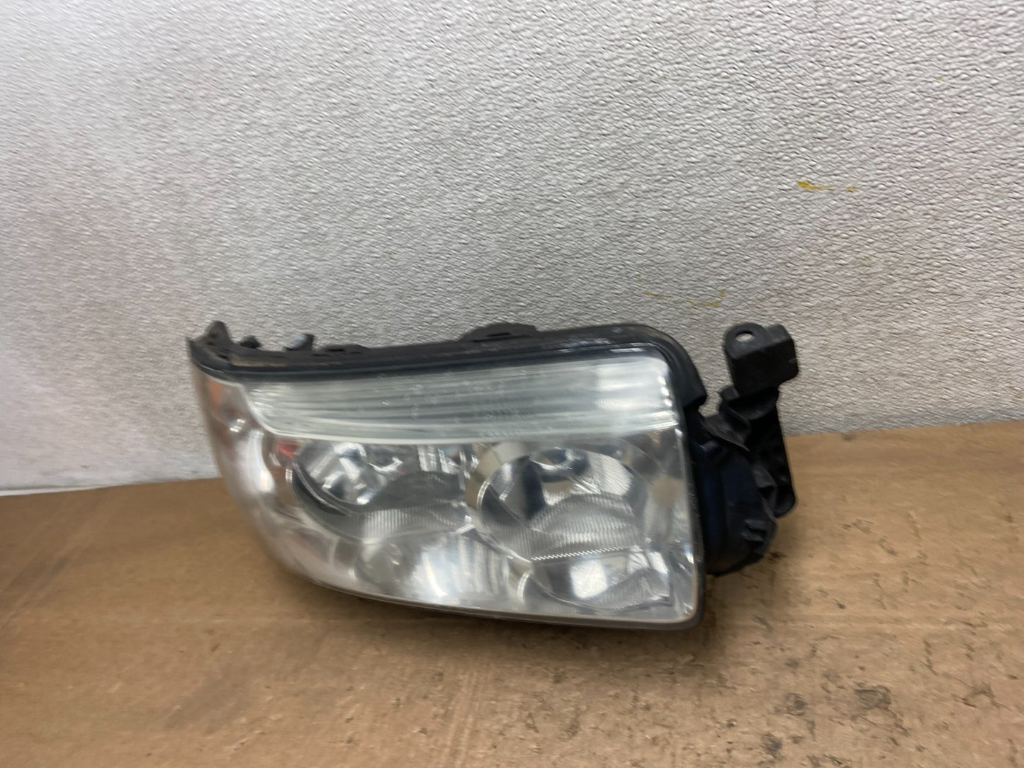 2006-2008 Subaru Forester Right Passenger Rh Headlight Halogen Y7115 DW1