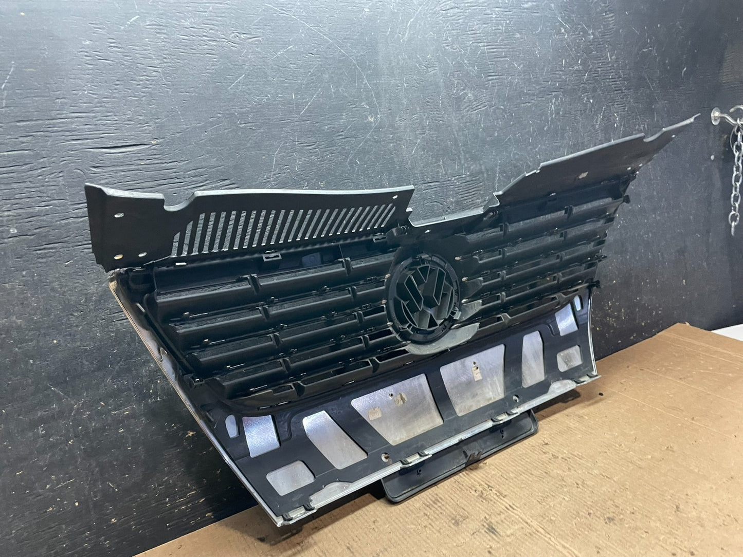 2006 to 2010 Volkswagen Passat Front Upper Grill Grille Oem Z8113 DG7