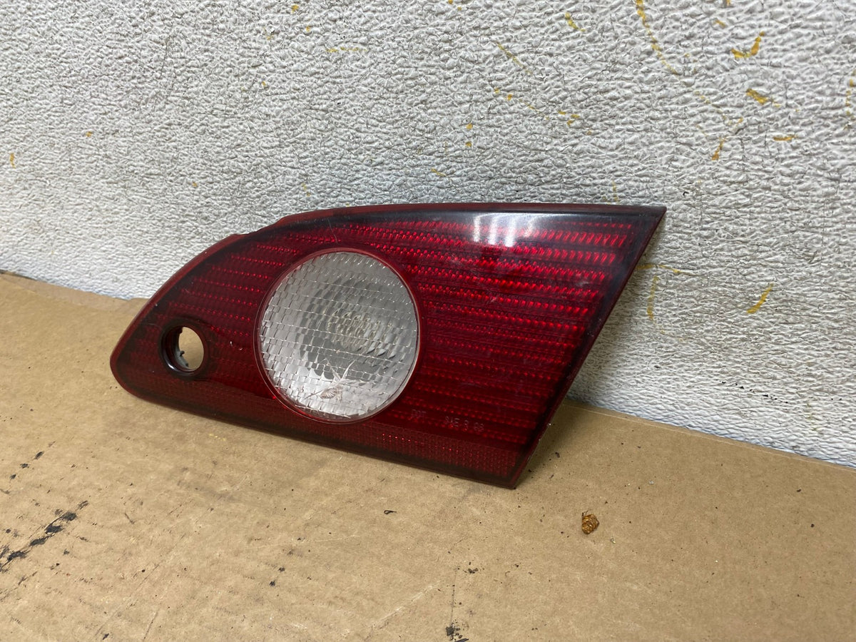 2001 2002 Toyota Corolla Right Passenger RH Side Inner Tail light AH7964 LK2