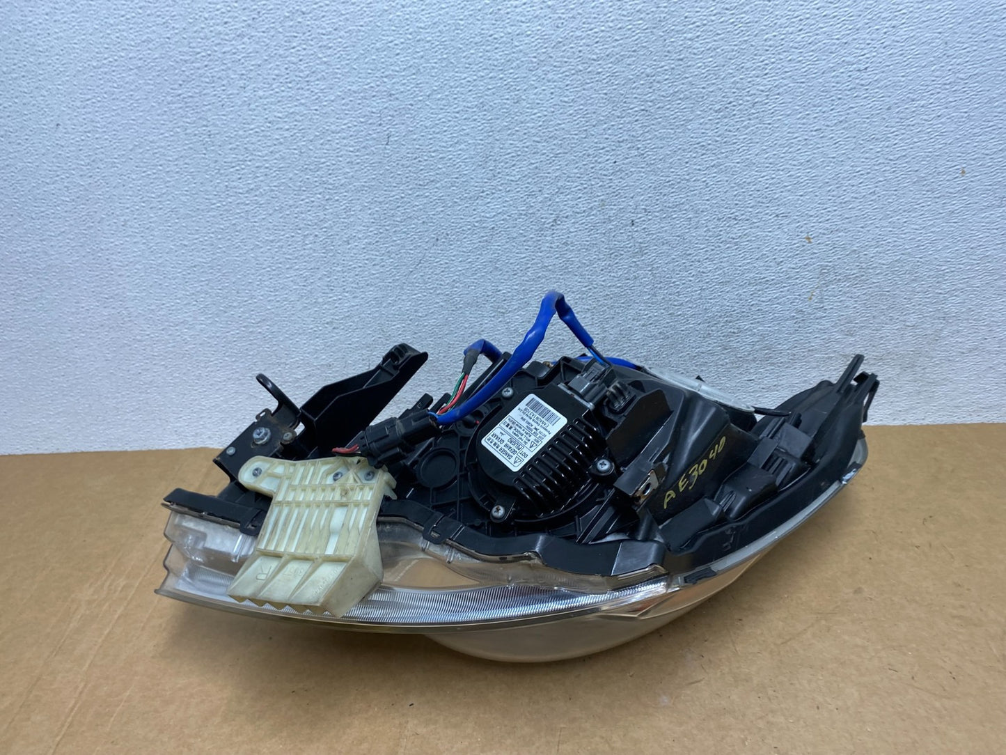 2010-2012 Infiniti G37 Right Passenger Side Xenon HID Headlight AE3040 DW8