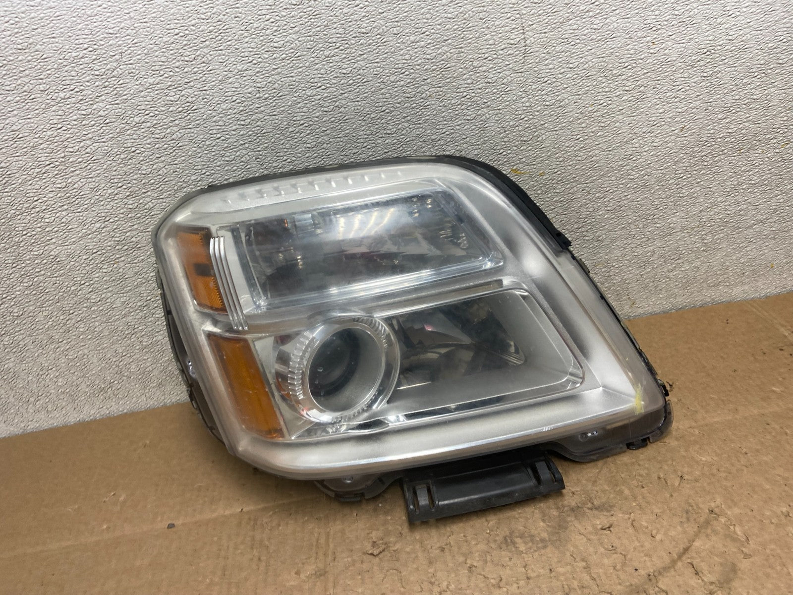 2010 to 2015 GMC Terrain Halogen Passenger Right Rh Side Headlight Oem Y9142 DW0