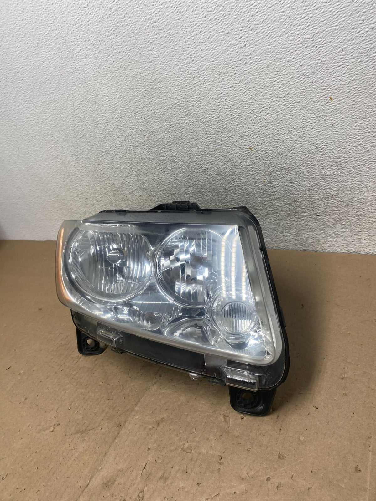 2011-2013 Jeep Grand Cherokee Right Passenger Halogen Headlight AG4769 DW1