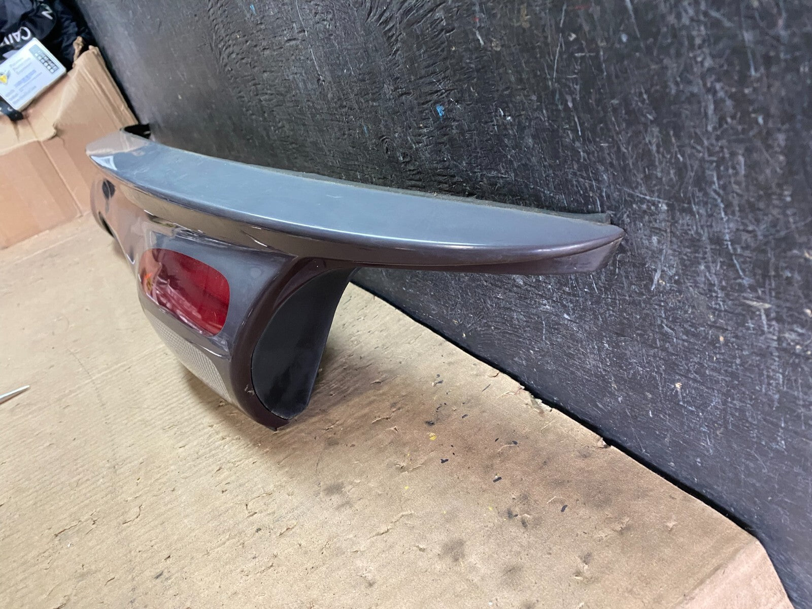 2000 to 2002 Ford Taurus Sedan Trunk Rear Center Lid Tail Light Panel i7989 DG1
