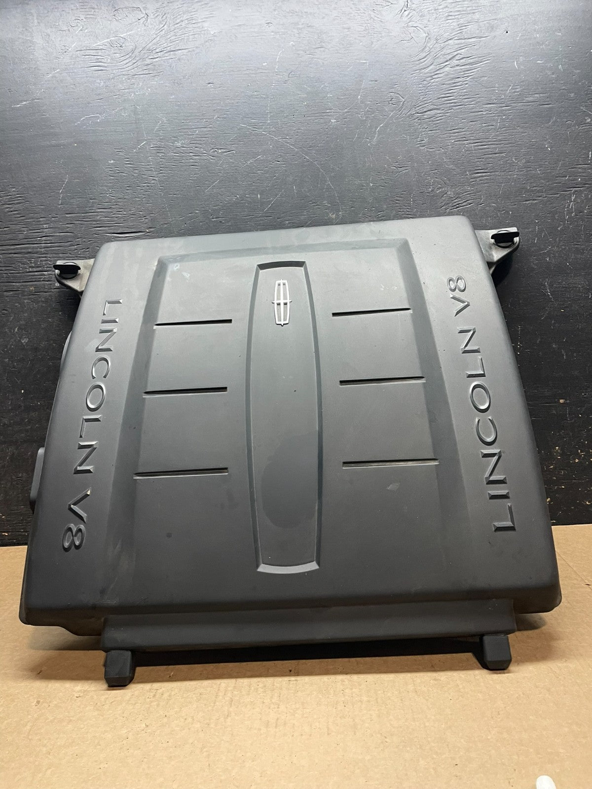 2005 to 2006 Lincoln Navigator 5.4L V8 Engine Motor Cover Y9487 DG3