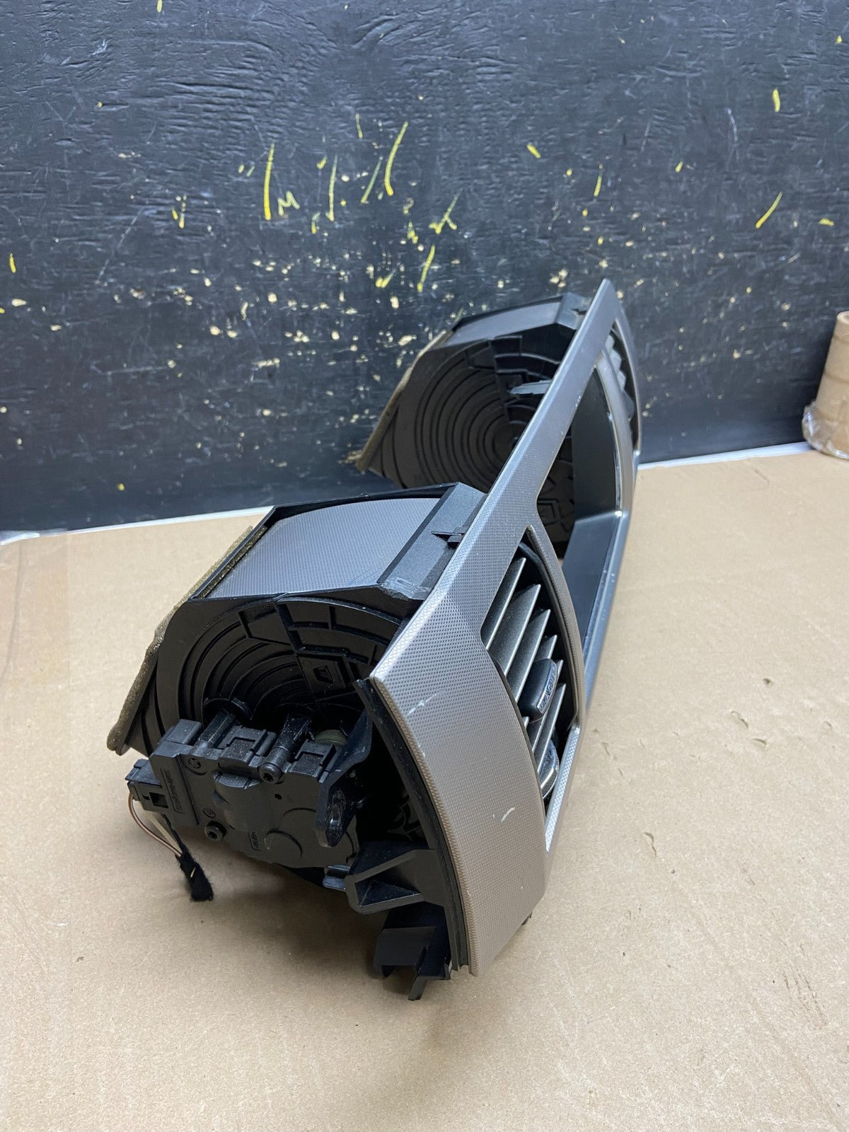 2008 to 2015 Jaguar XF Jaguar XF Center Radio Bezel Dash Air Vent AB1846 DG1