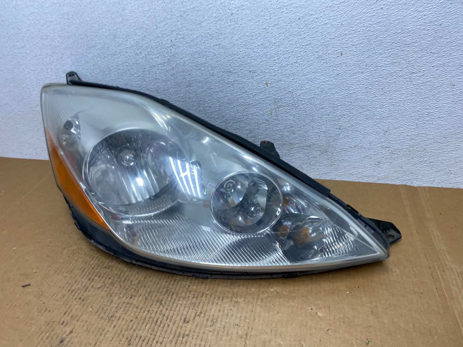 2006 to 2010 Toyota Sienna Right Passenger Rh Side Headlight Halogen AE0381 DW1