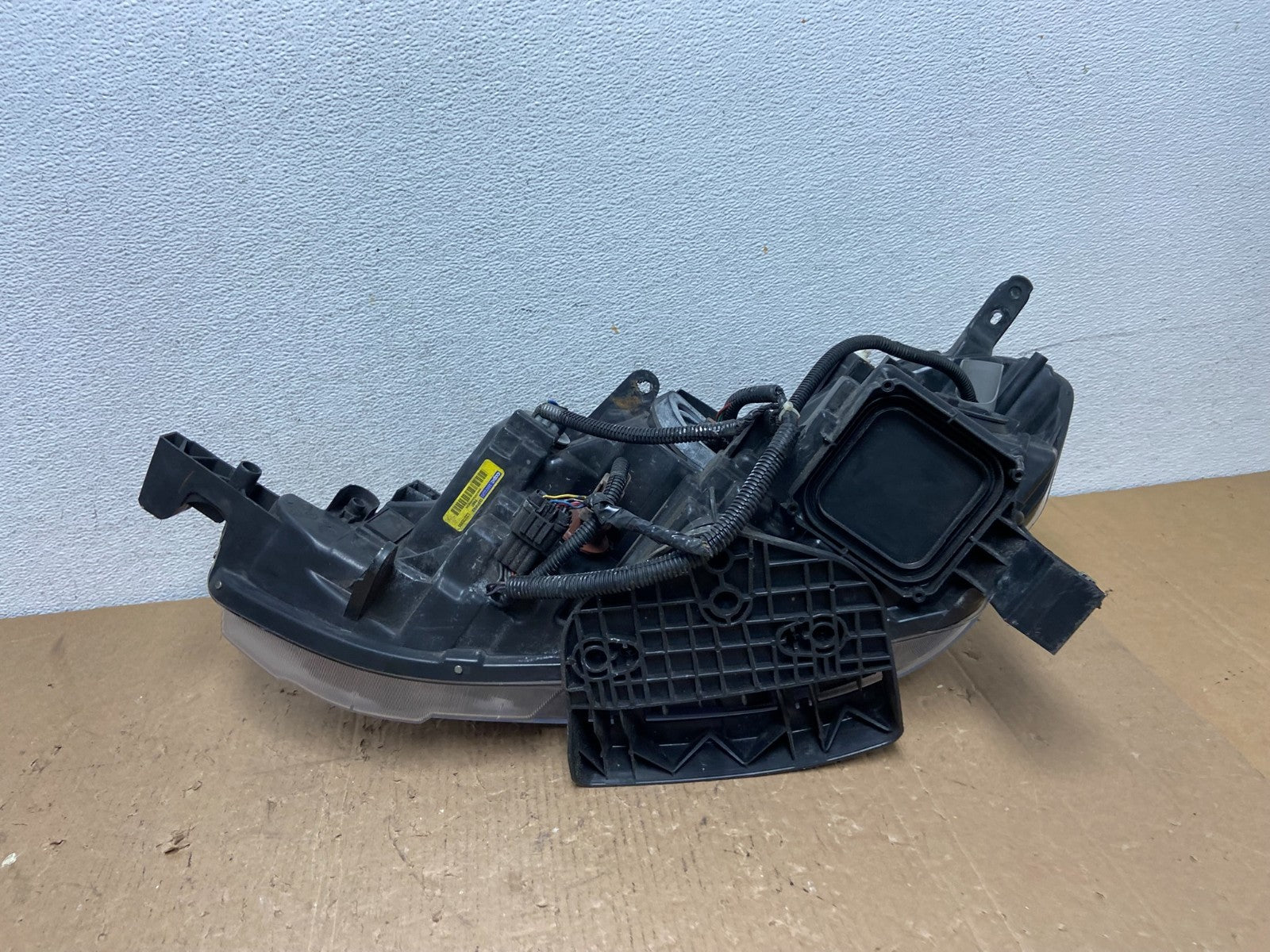 2016 - 2018 Nissan Sentra Front Right Passenger RH Halogen Headlight AD8255 DW7