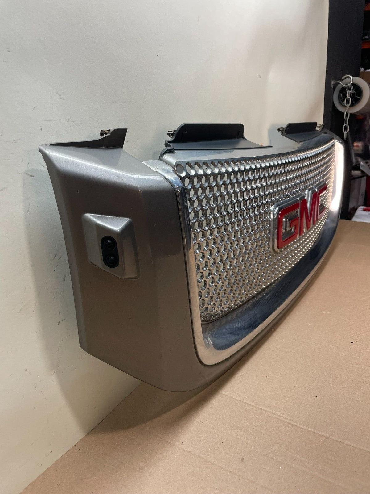 2005 to 2009 Gmc Envoy Denali Front Upper Grill Grille AI8624 DG2