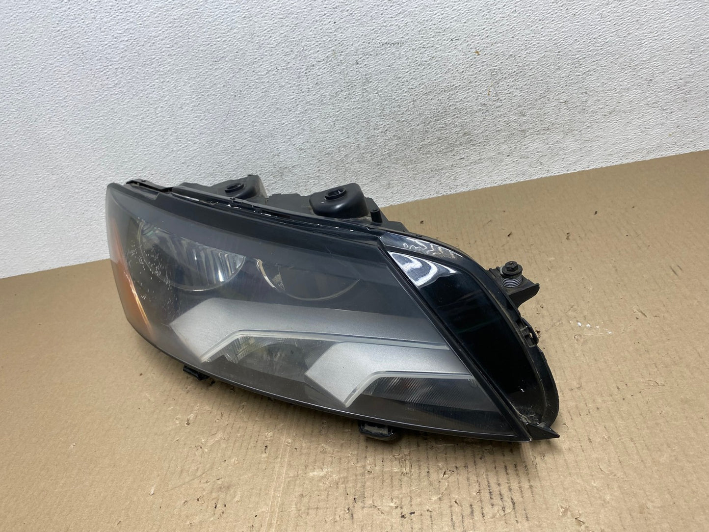 2012-2015 Volkswagen Passat Right Passenger RH Halogen Headlight DEPO AE7093 LK1