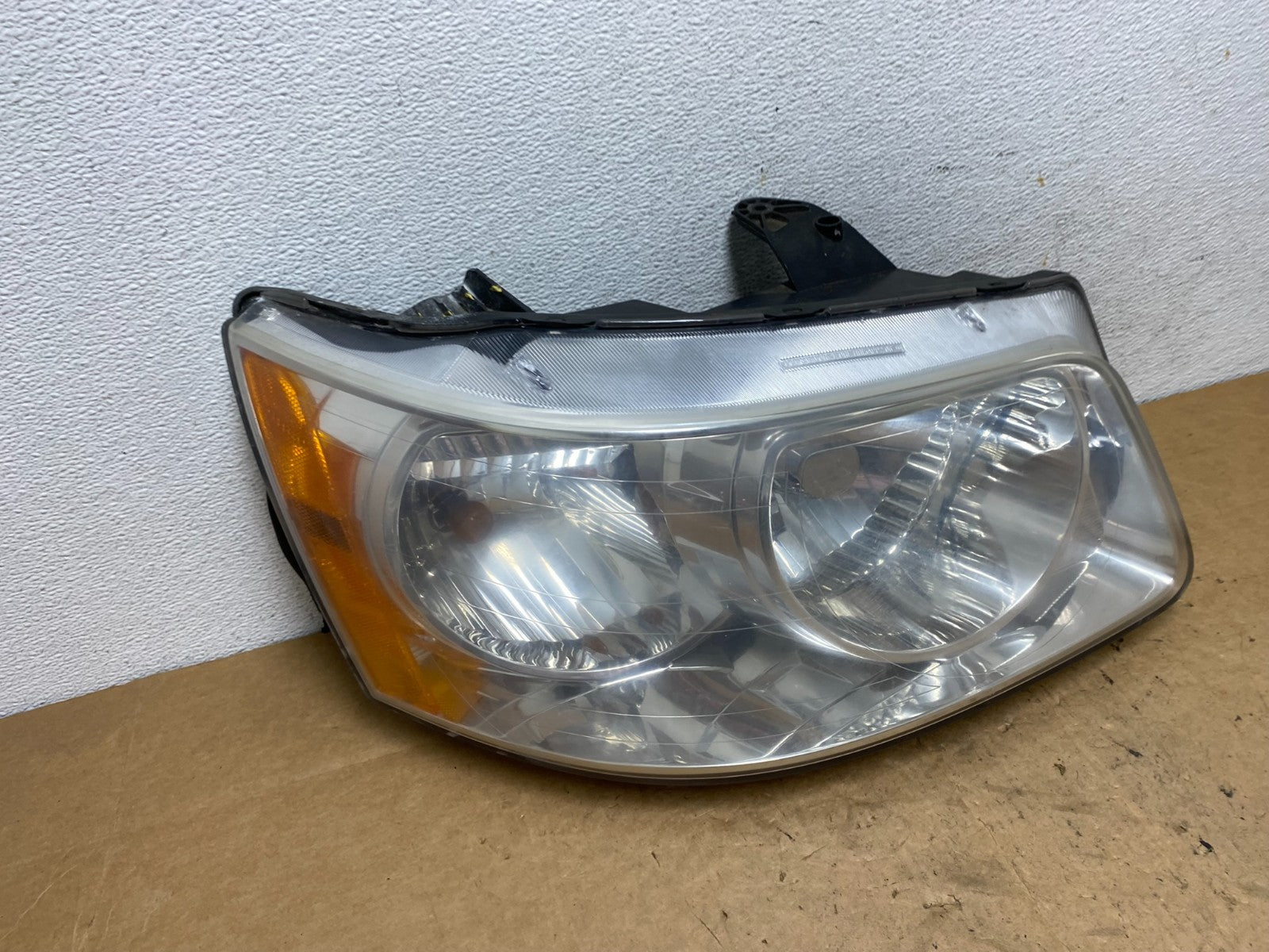 2006 to 2009 Pontiac Torrent Right Passenger RH Side Halogen Headlight AD5225 DW2