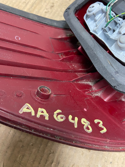 2004-2005 Toyota Sienna Right Passenger Rh Side Tail Light Oem AA6483 LK6