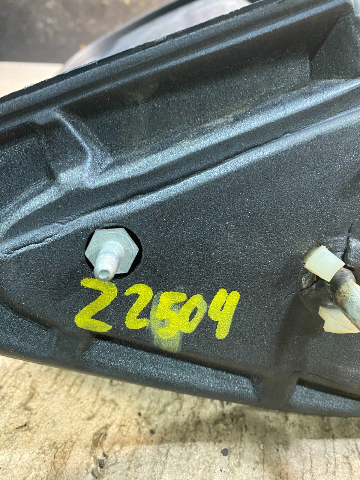 1999 to 2006 Chevrolet Tahoe Silverado Suburban Right Side Mirror OEM Z2504 MS10