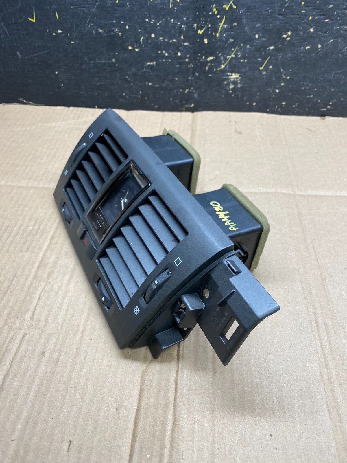 2006 to 2011 Cadillac DTS Dash Center Air Vent Heater Bezel OEM aa4480 DG2