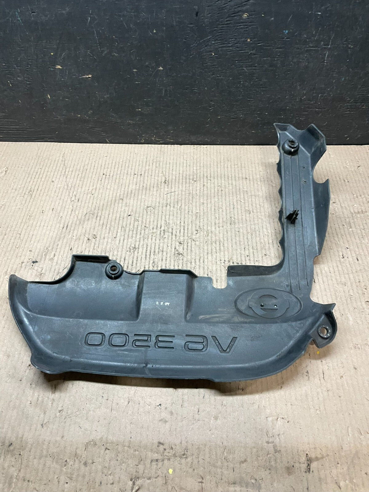 2001 to 2004 Nissan Pathfinder Engine Cover Ornament J3609 DG4