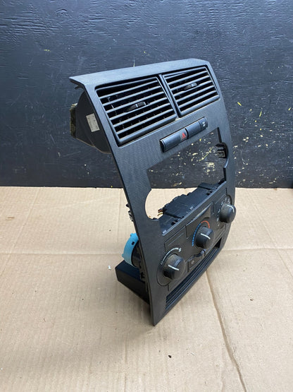 2005 2007 Chrysler 300 Magnum Heater A/C Climate Control  Trim Bezel AA4581 DG1