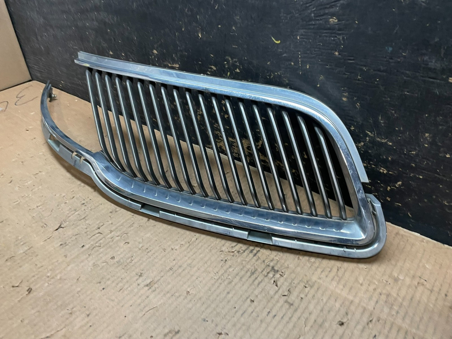 2013 to 2016 Lincoln MKT Right Passenger Side Grille Grill OEM Y6451 DG2