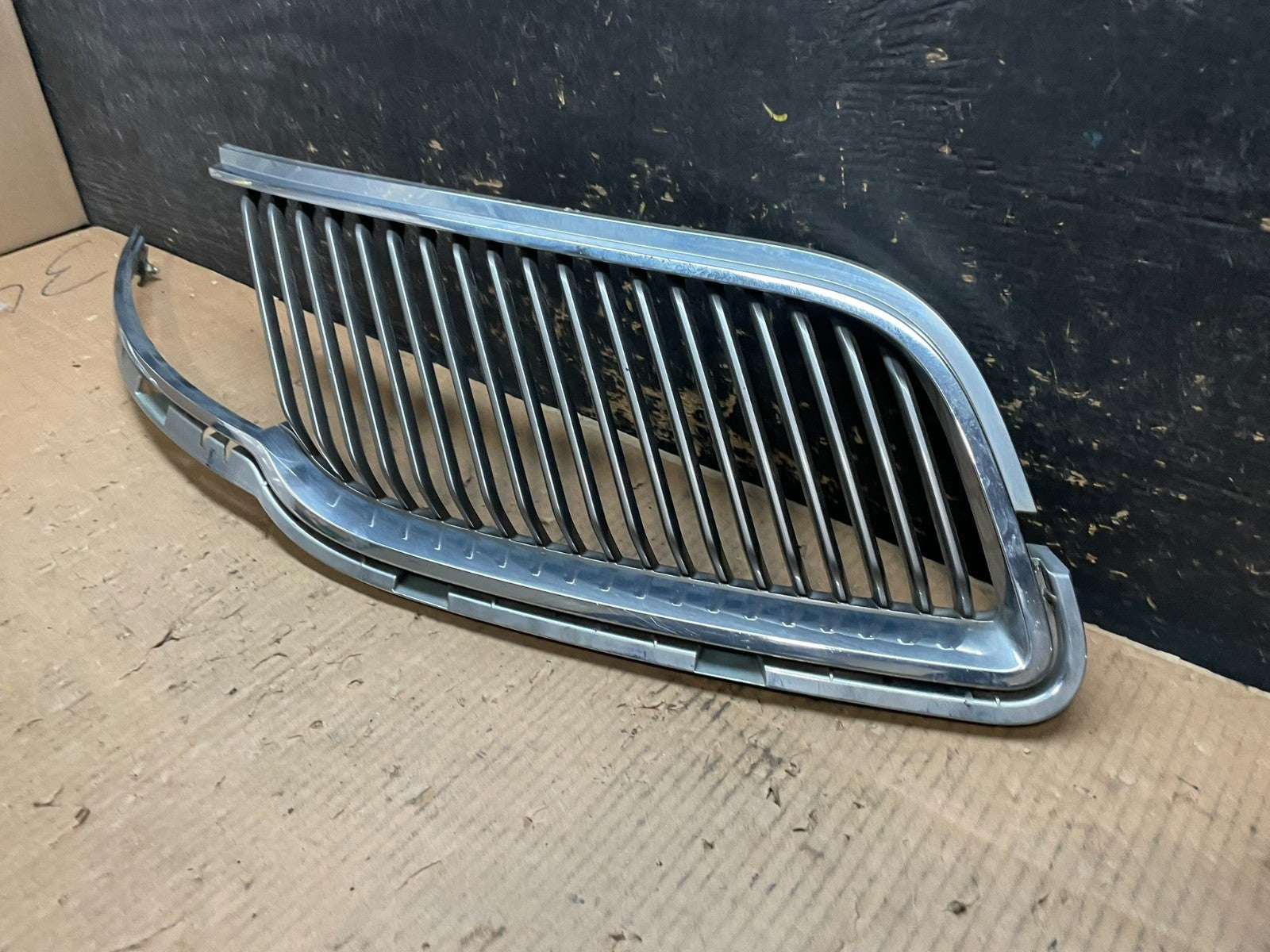 2013 to 2016 Lincoln MKT Right Passenger Side Grille Grill OEM Y6451 DG2