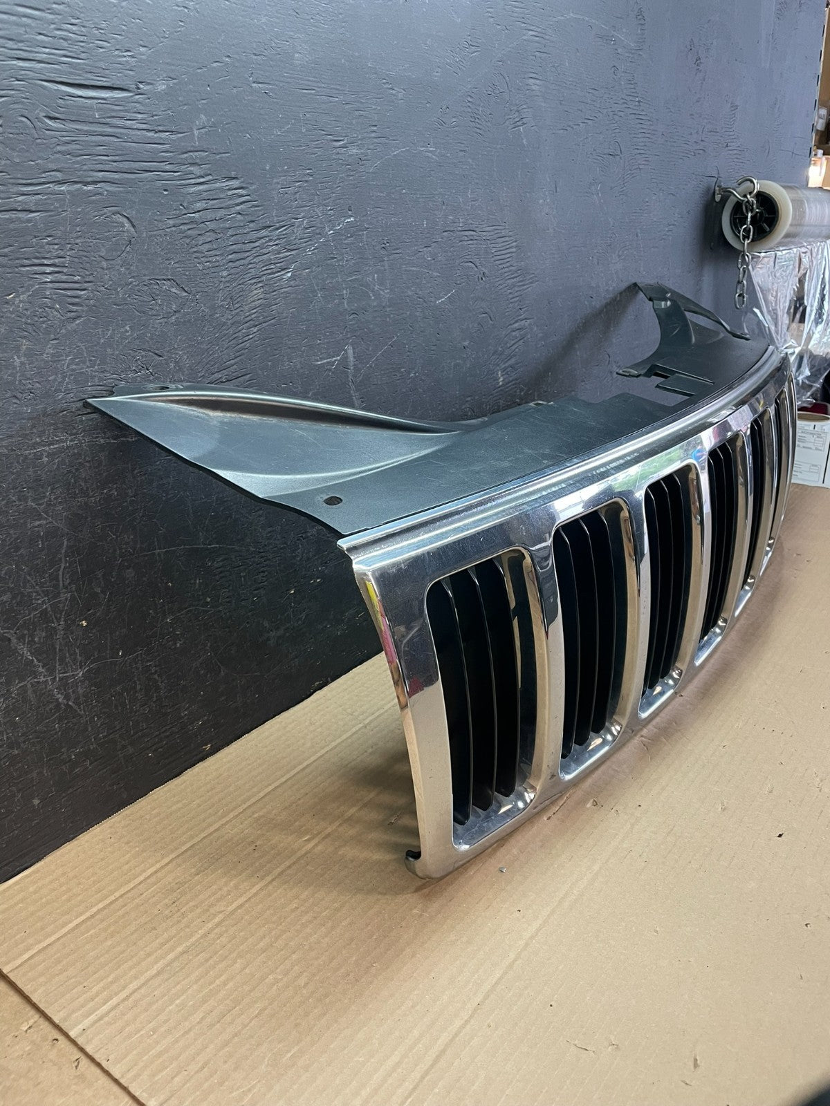 2005 2006 2007 Jeep Grand Cherokee Front Upper Grill Grille AE8701 DG2