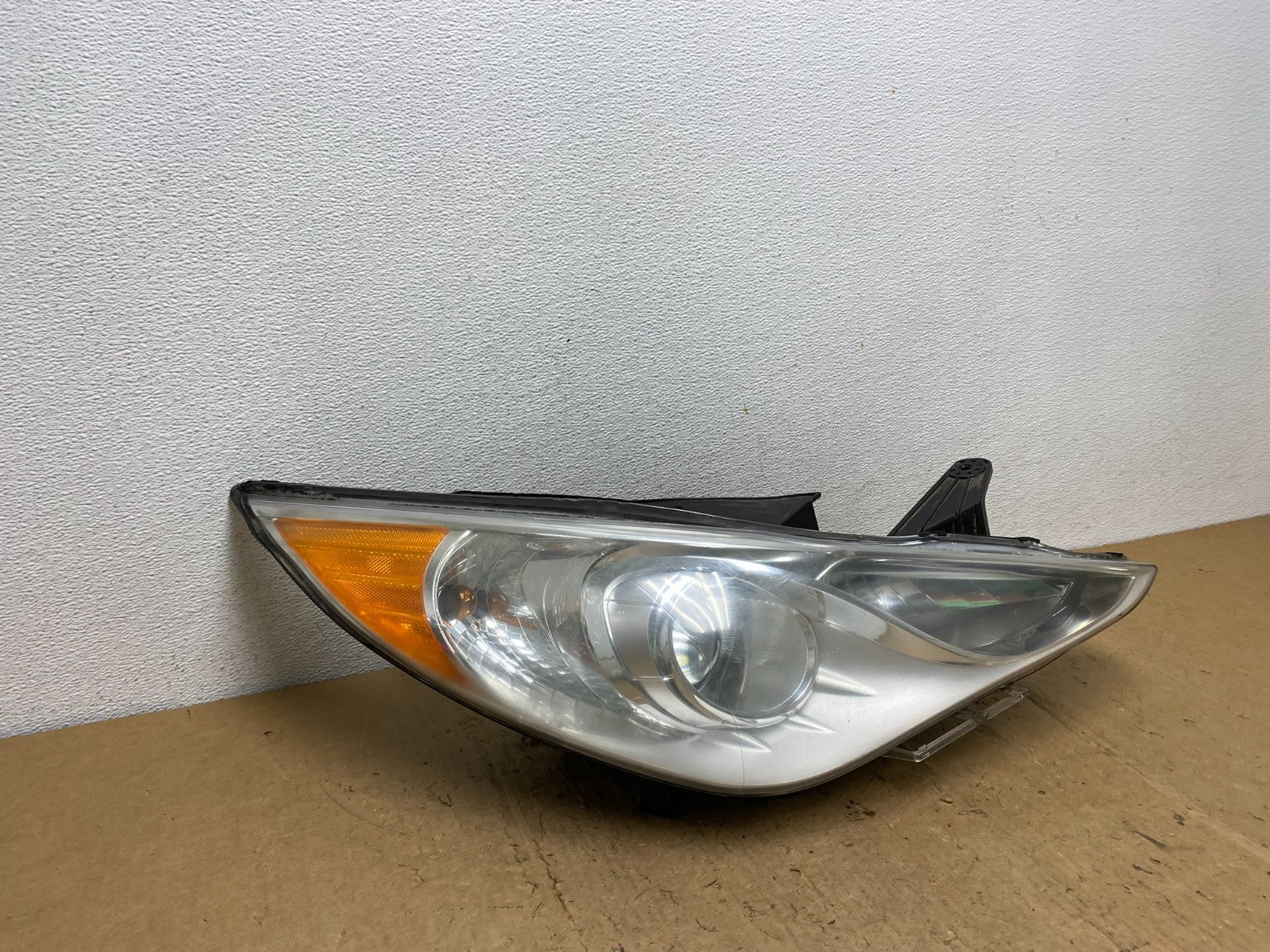 2011 - 2014 Hyundai Sonata Right Passenger Rh Side Headlight Halogen AD0685 DW2
