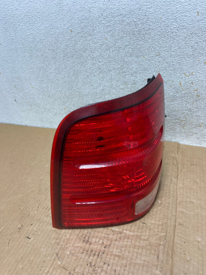 2002 to 2005 Ford Explorer Left Driver Lh Side Tail light AI6693 LK2
