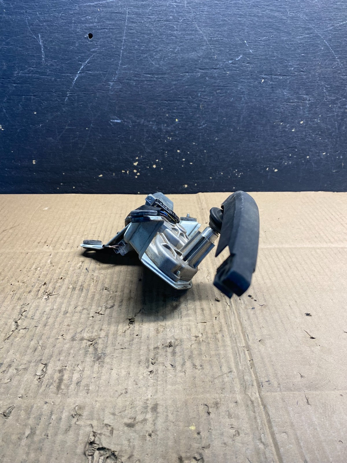 2014-2015 Kia Sorento Rear Glass Windshield Wiper Motor AA7466 DG2