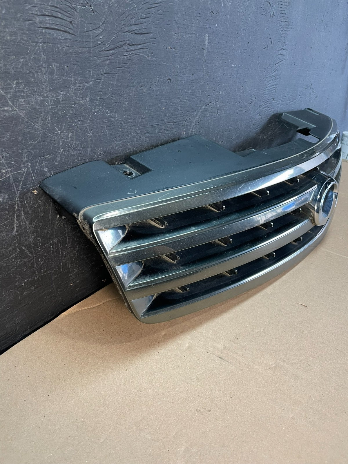 2005 to 2006 Infiniti G35 Sedan Front Upper Grille with Emblem AD8388 DG2
