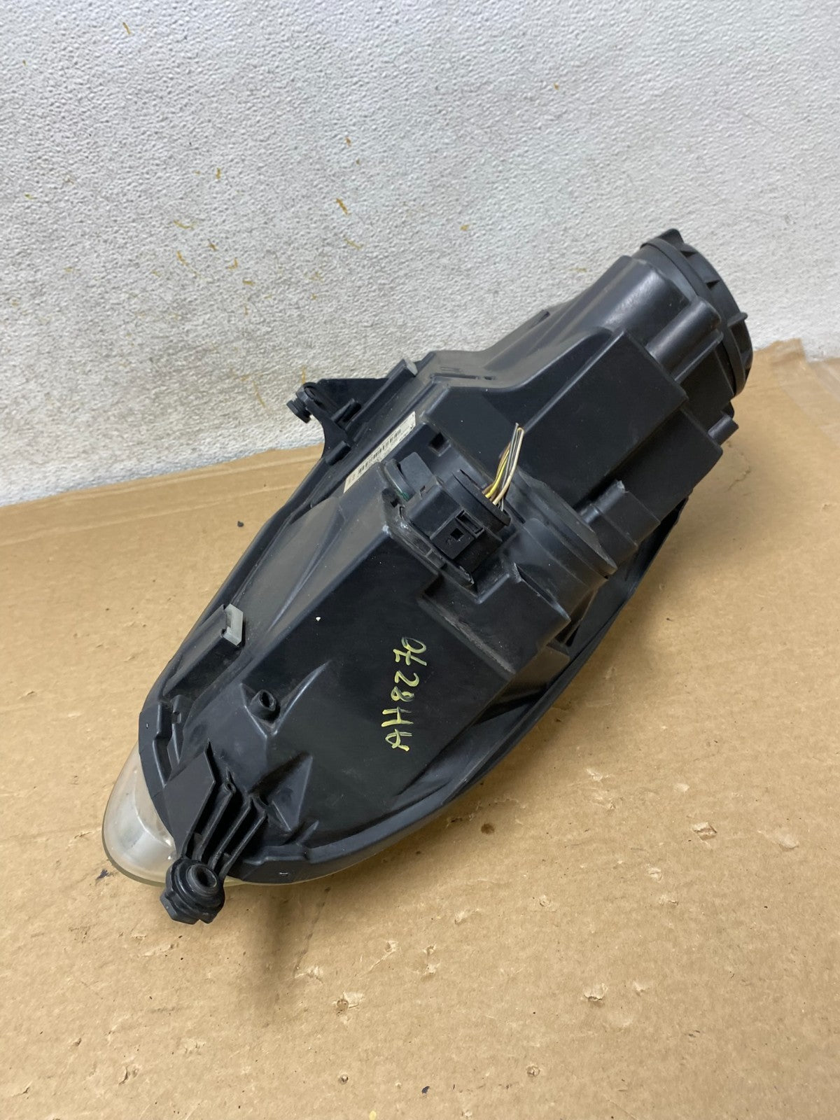 2005 to 2010 Volkswagen Jetta Left Driver LH Side Headlight Halogen AH8270 DW3