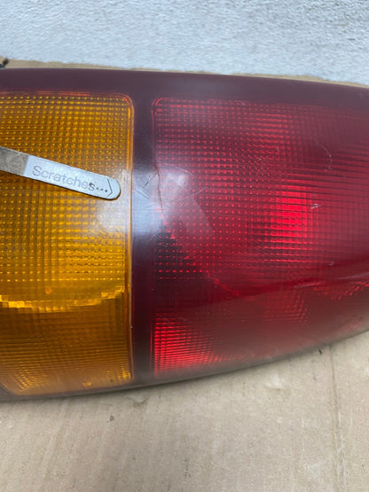 1999-2002 Chevrolet Silverado 1500 Right Passenger Side Tail Light AE9132 LK3