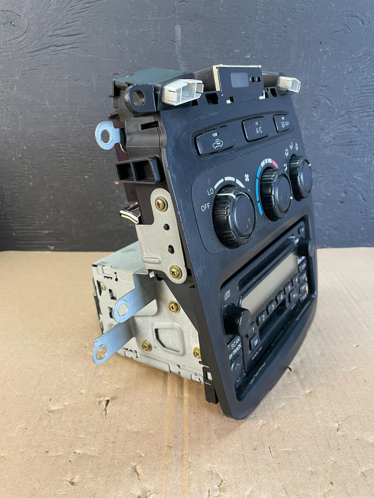 2001 to 2003 Toyota Highlander Climate Control Heater Radio Bezel AD5950 DG1