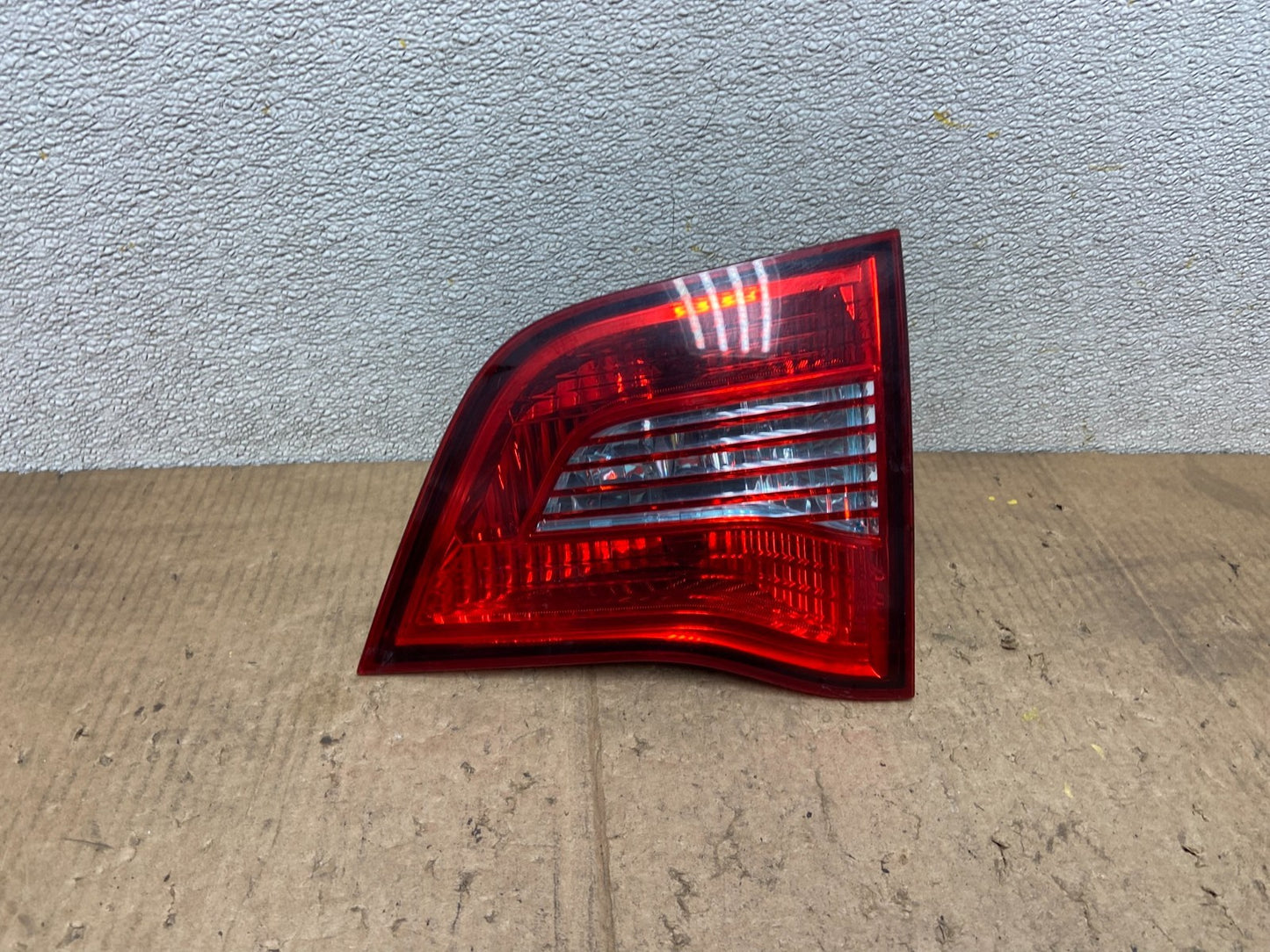 2009-2014 Volkswagen Routan Right Passenger Rh Side Inner Tail Light AA7029 LK0