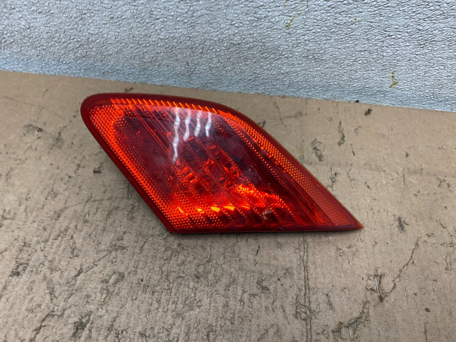 2003 to 2004 Toyota Avalon Right Passenger RH Inner Tail Light OEM S5382 DW2