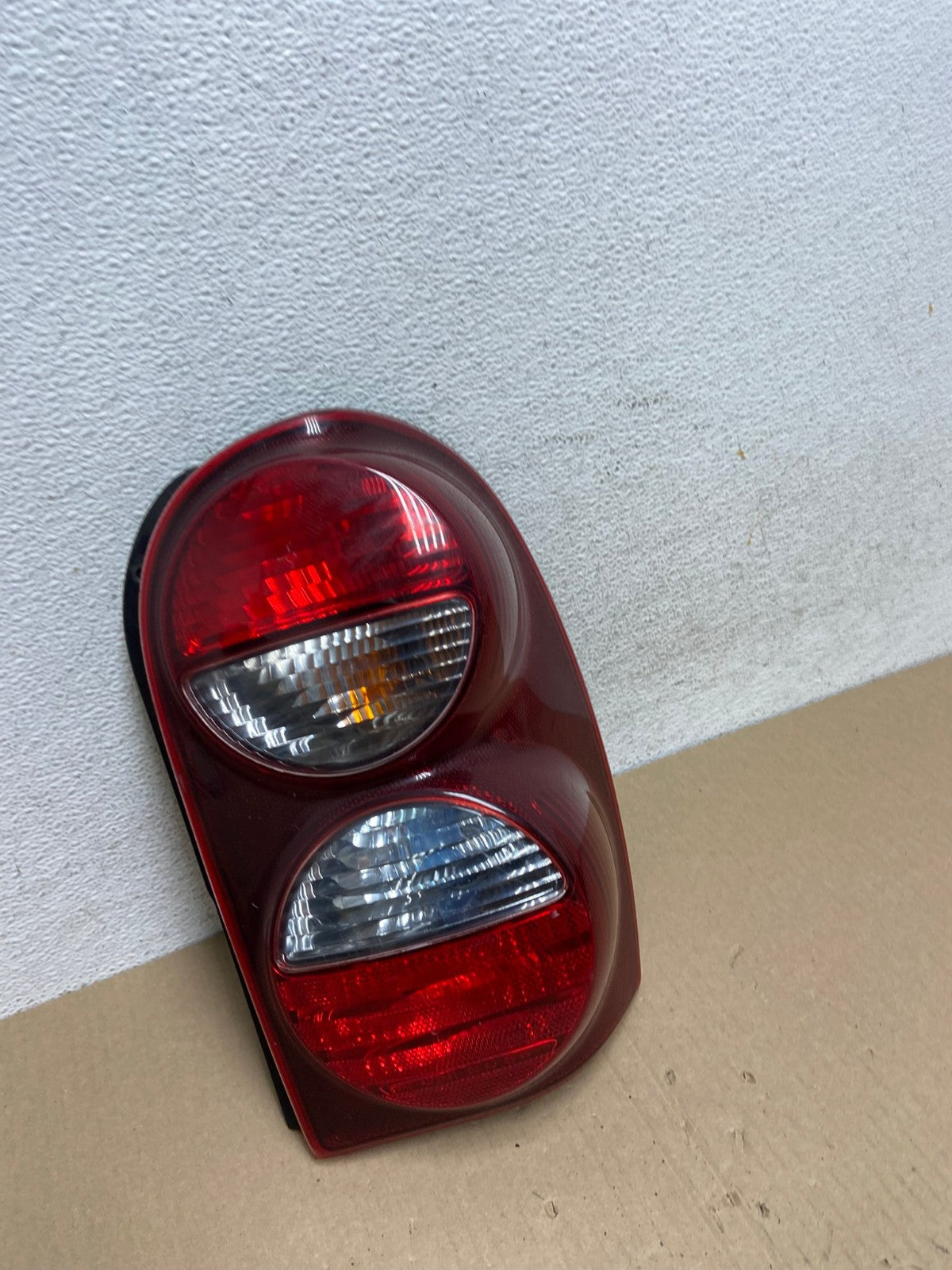 2005 2006 2007 Jeep Liberty Right Passenger Rh Side Tail Light AE9463 LK2