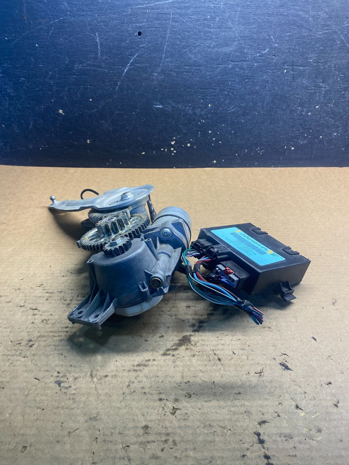 2009 to 2016 GMC Acadia Rear Trunk Liftgate Power Motor Actuator OEM AA0736 DG6
