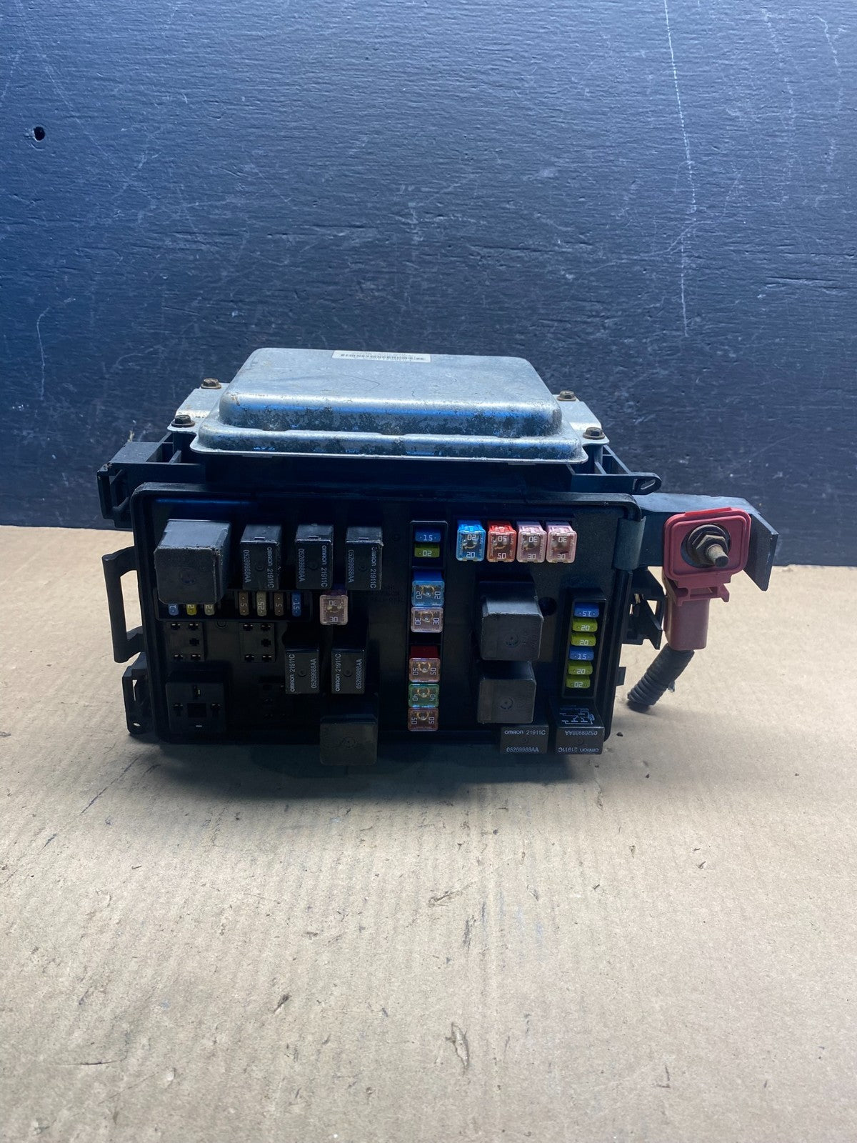 2006 2007 Chrysler 300 Totally Integrated Power Module Fuse Box TIPM AE7786 DW5