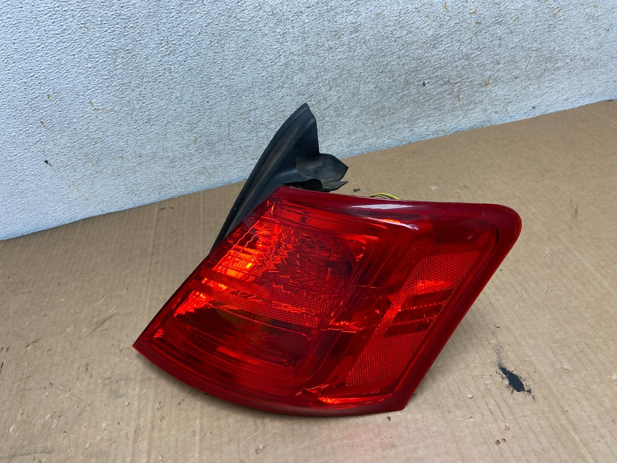 2014 to 2018 Ford Taurus Interceptor Right Passenger RH Tail Light AI8471 LK1