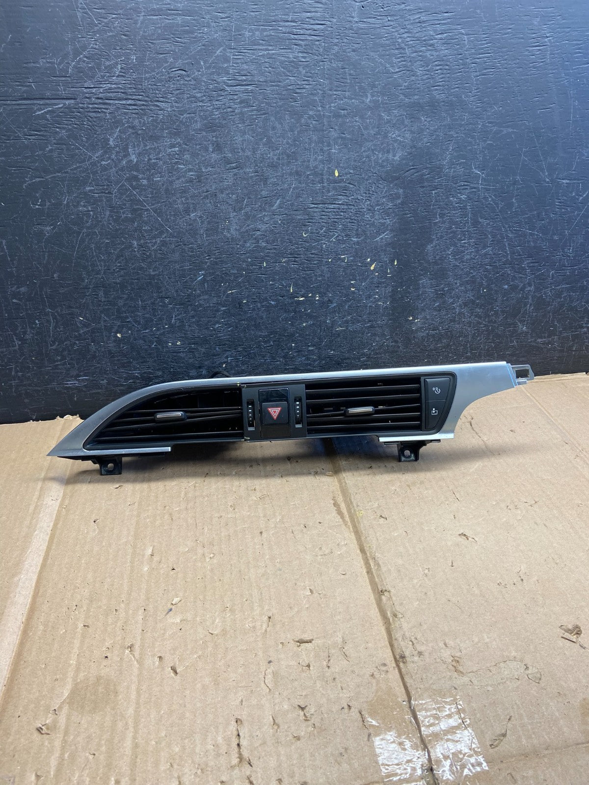 2012 to 2017 Audi A6 A7 Center Dashboard Air Vent ah5667 DG0