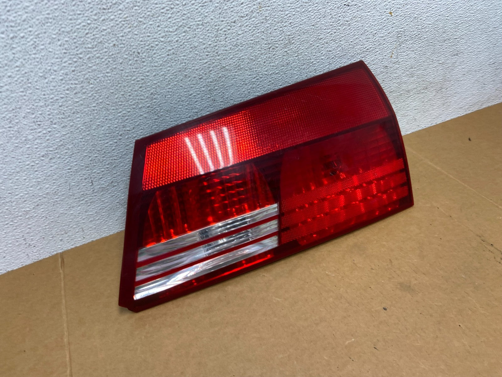 2004-2005 Toyota Sienna Right Passenger RH Side Inner Tail Light AD8921 DW2